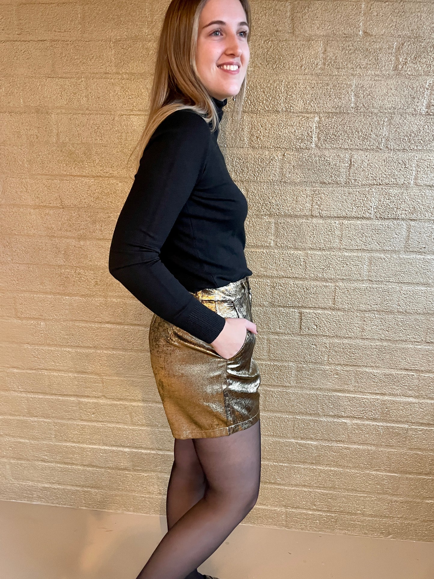 SHORT GOLD