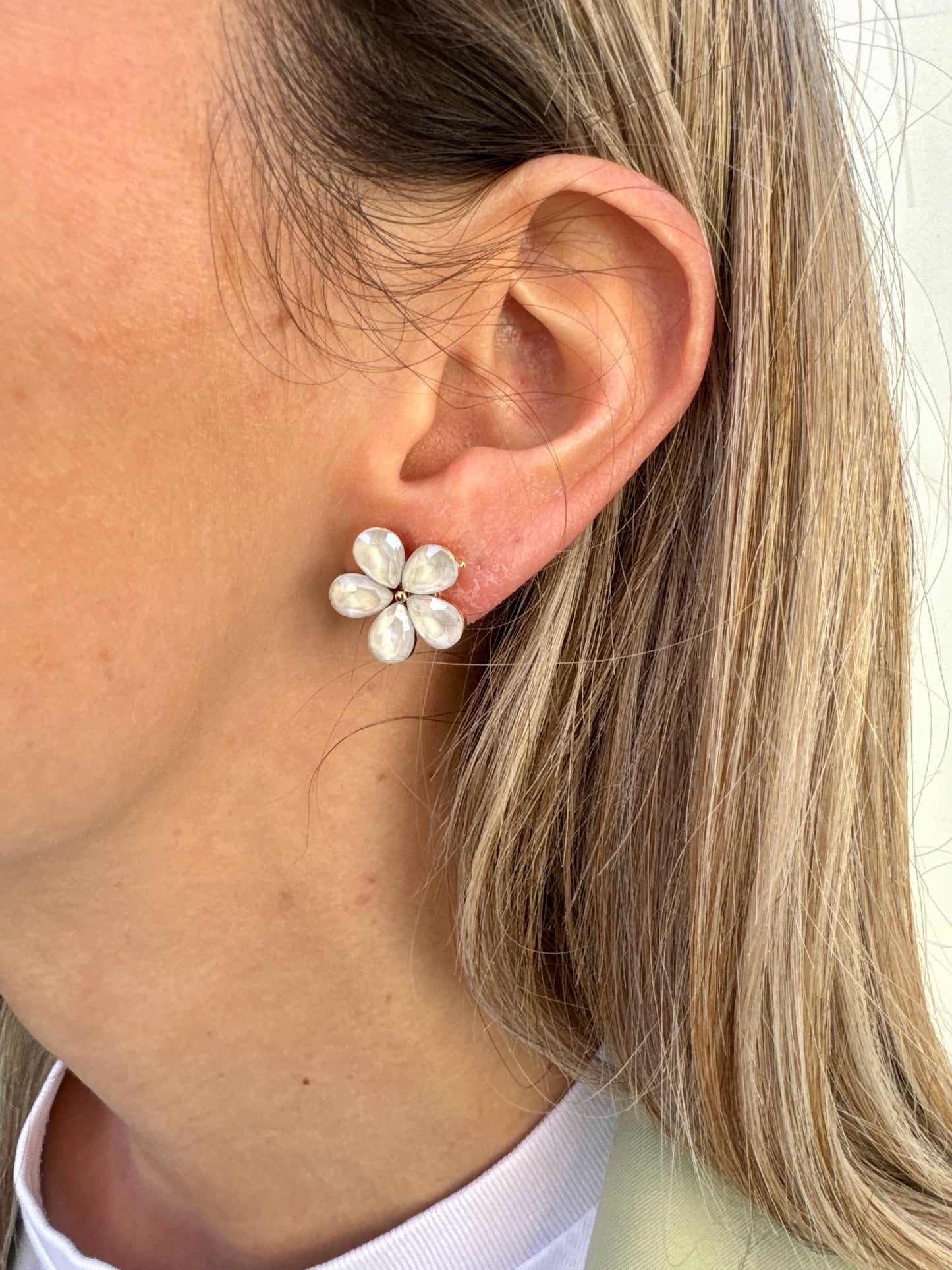 EARRINGS FLOWER WHITE