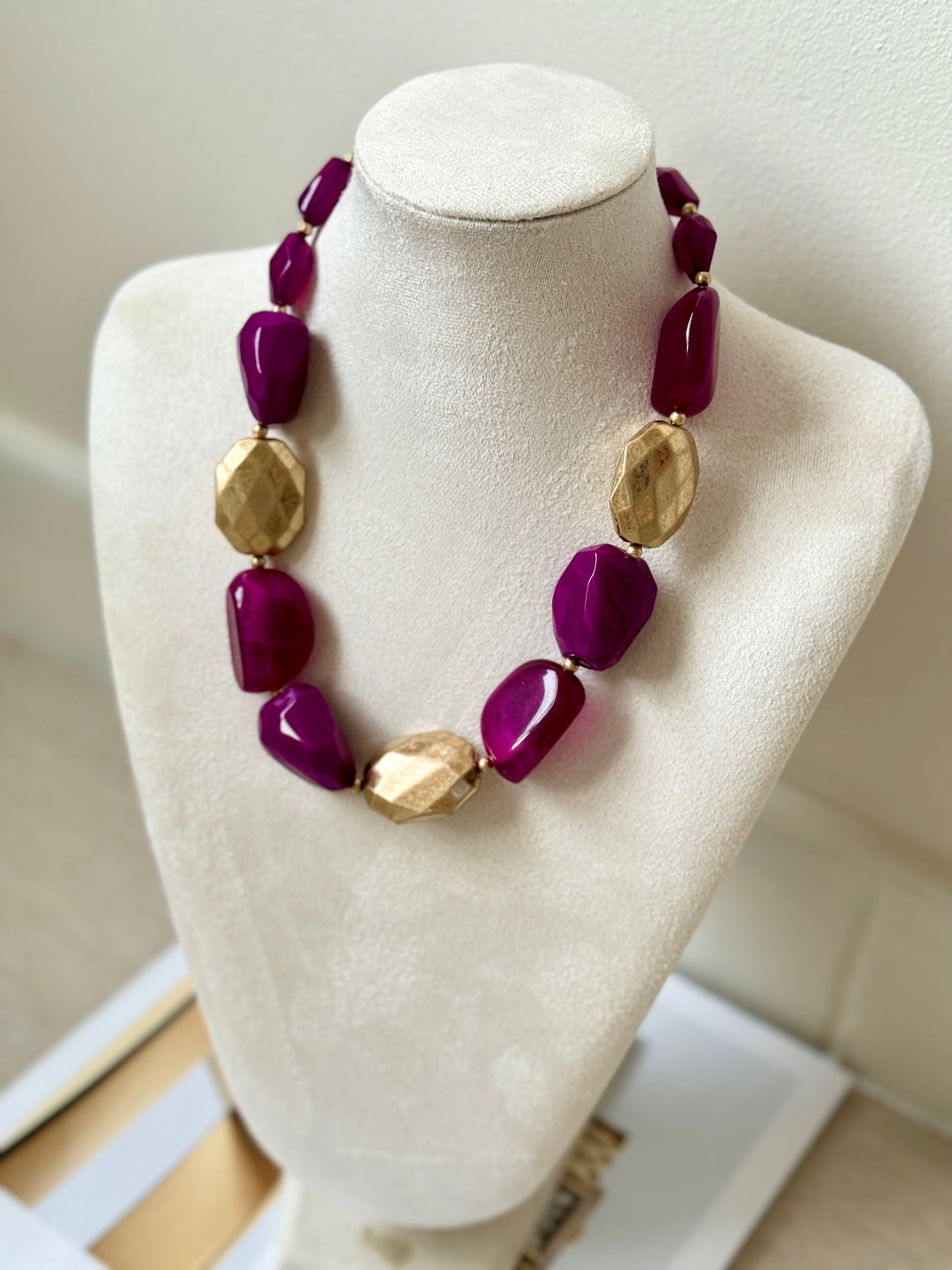 NECKLACE PURPLE