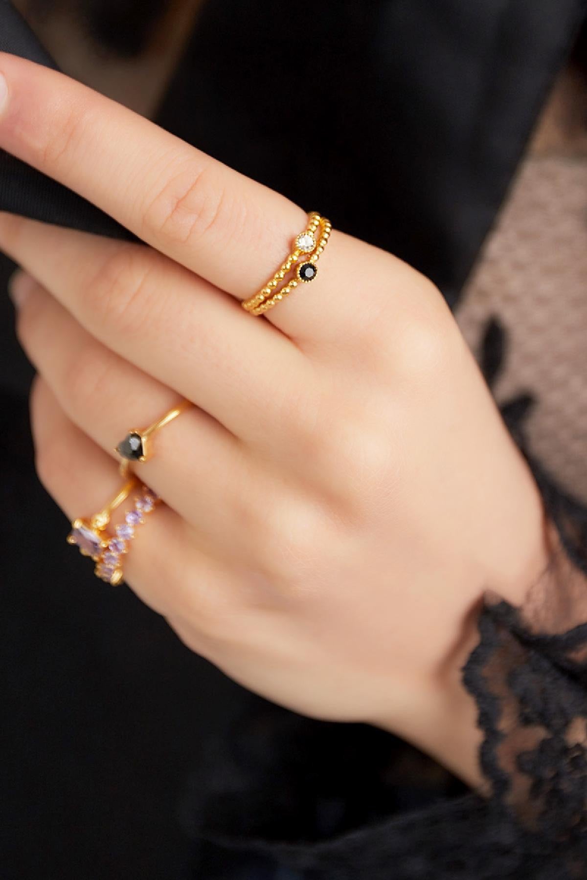 Ring black ring