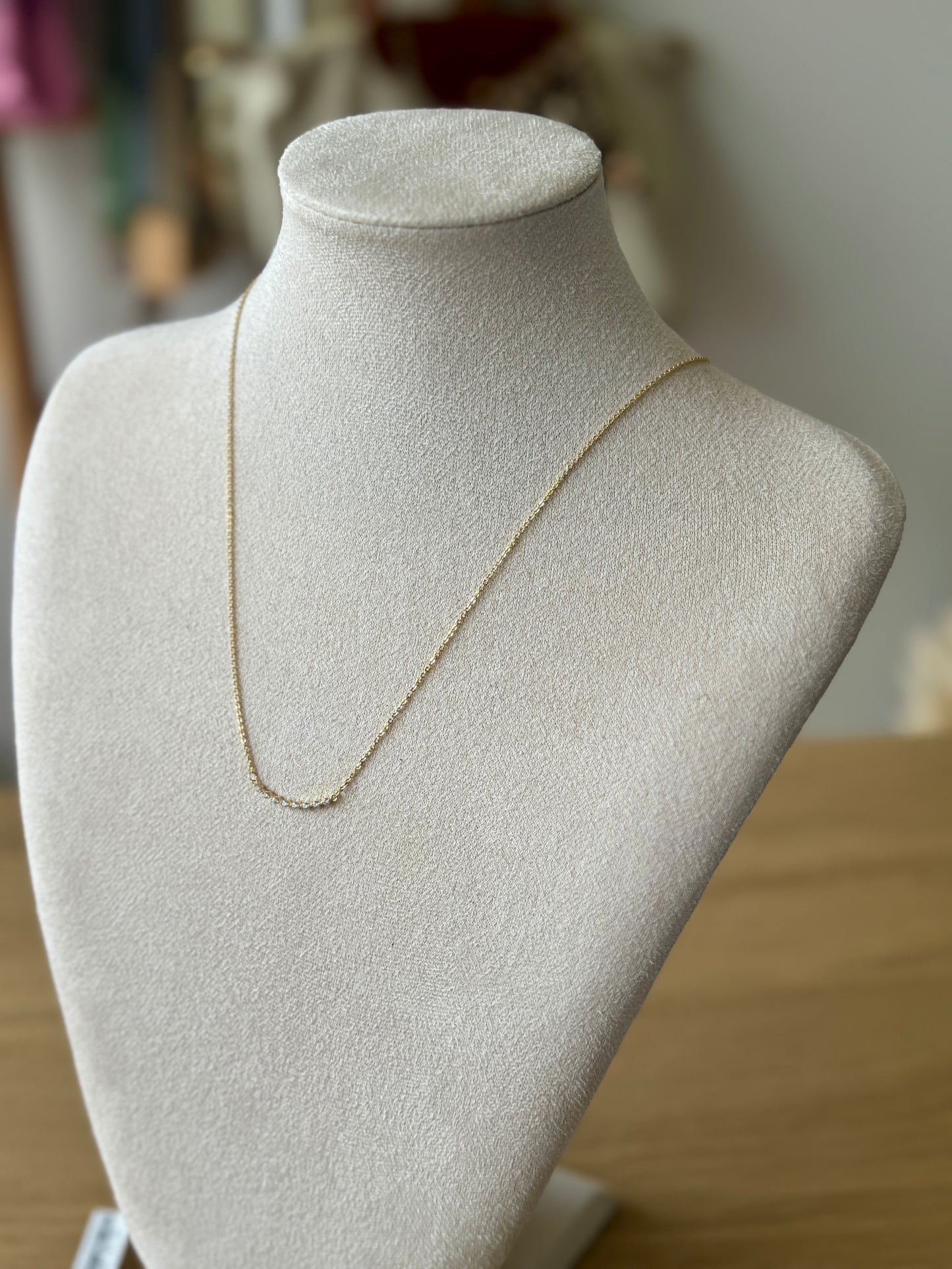 NECKLACE WHITE
