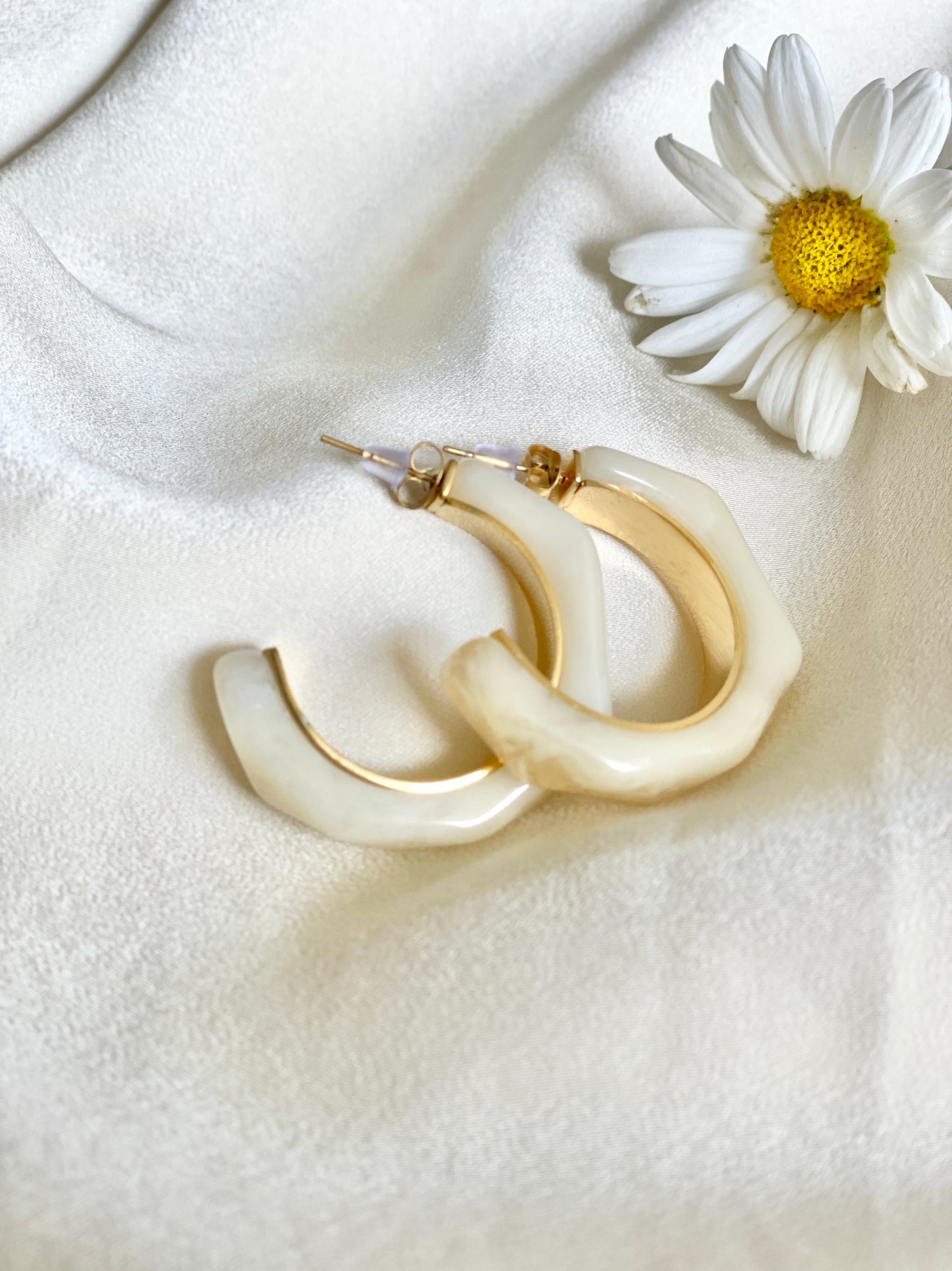 EARRING WHITE - OORBELLEN