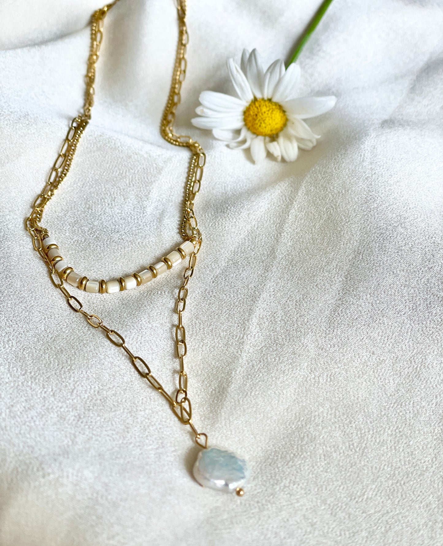 NECKLACE BEE