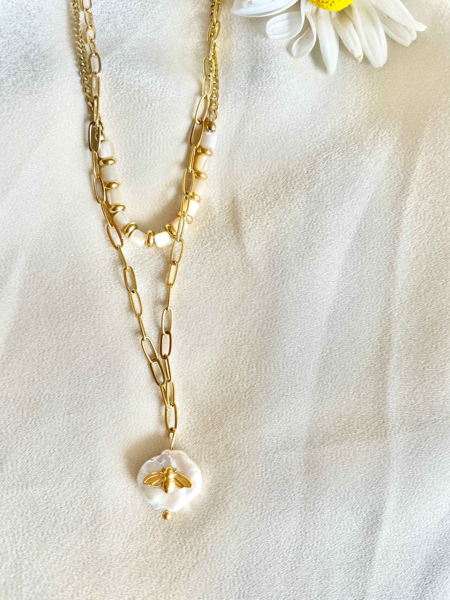 NECKLACE BEE