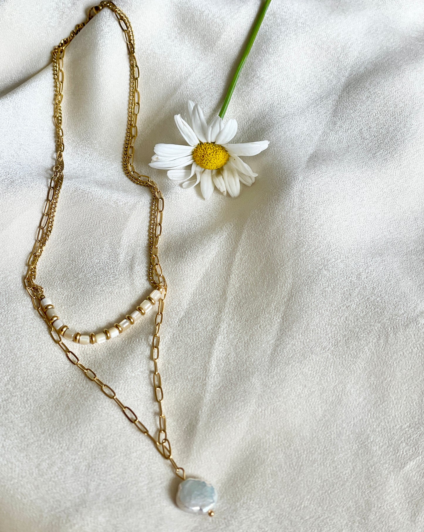 NECKLACE BEE