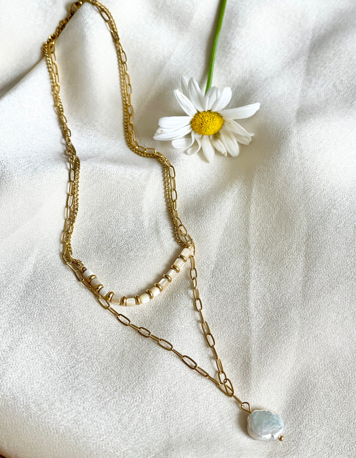NECKLACE BEE