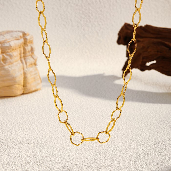Necklace gold