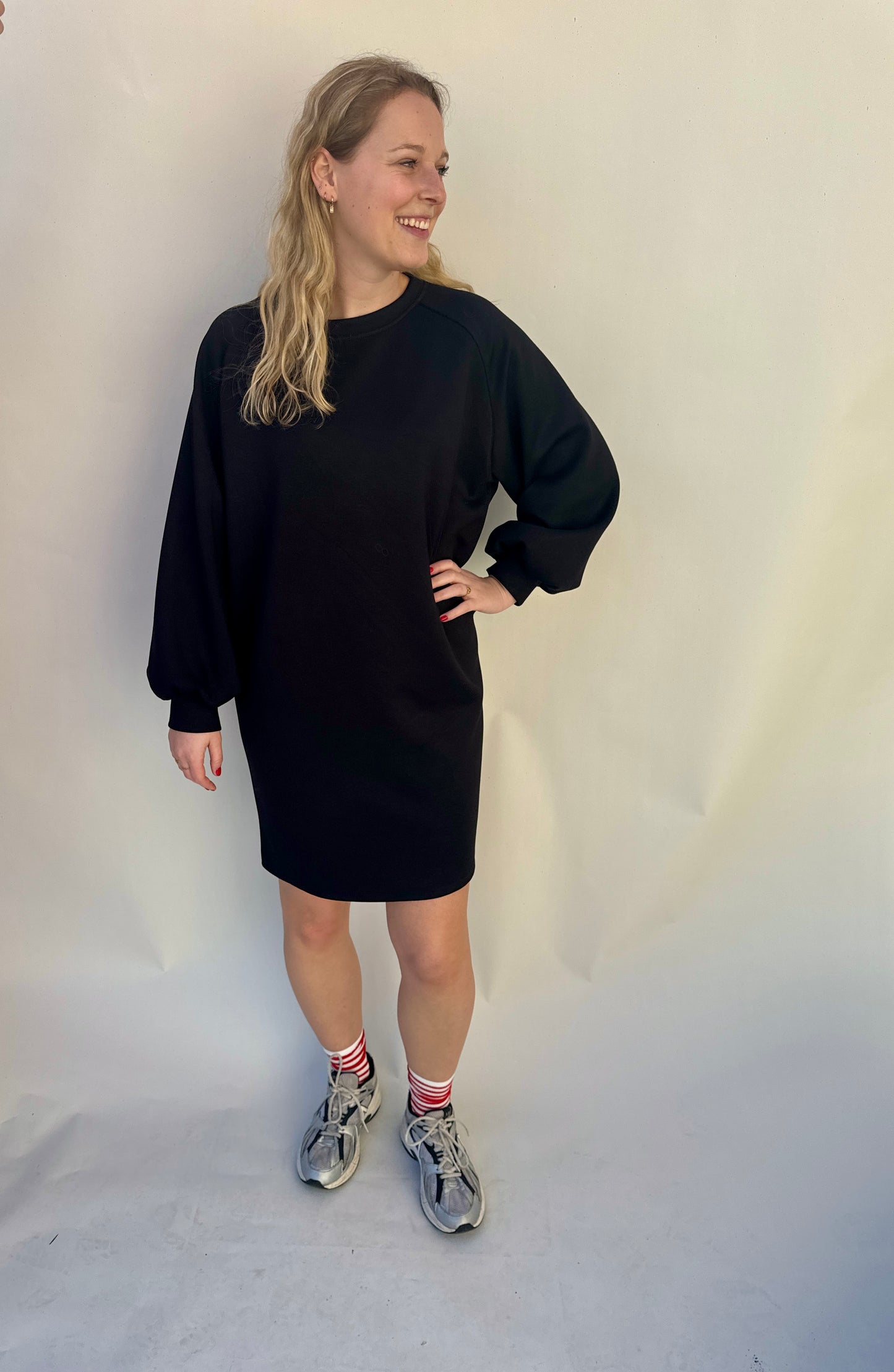 SWEATERDRESS BLACK