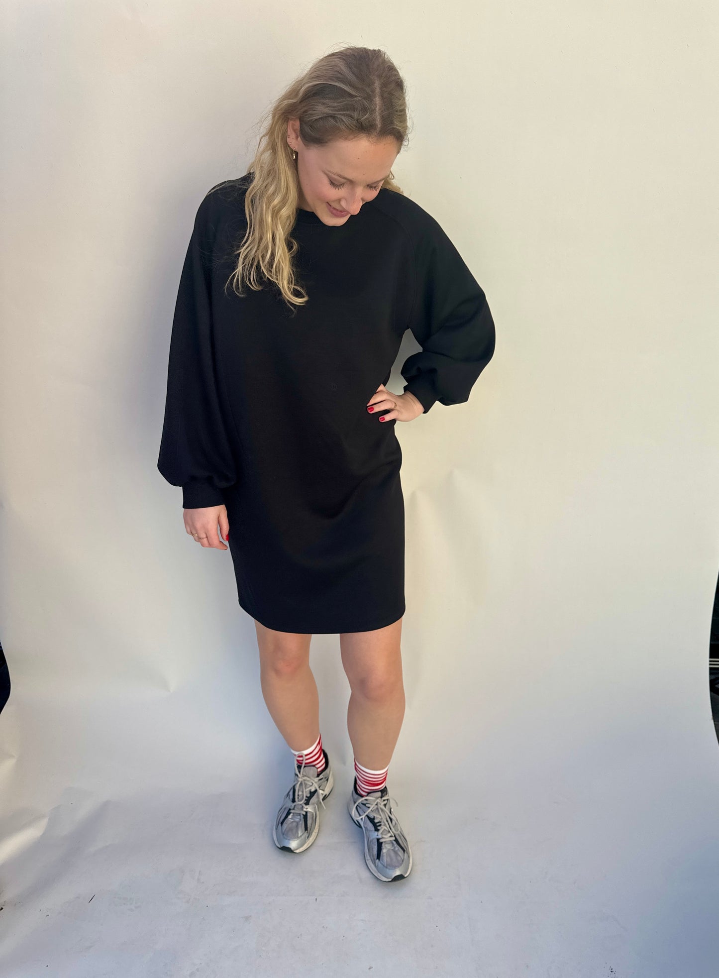 SWEATERDRESS BLACK