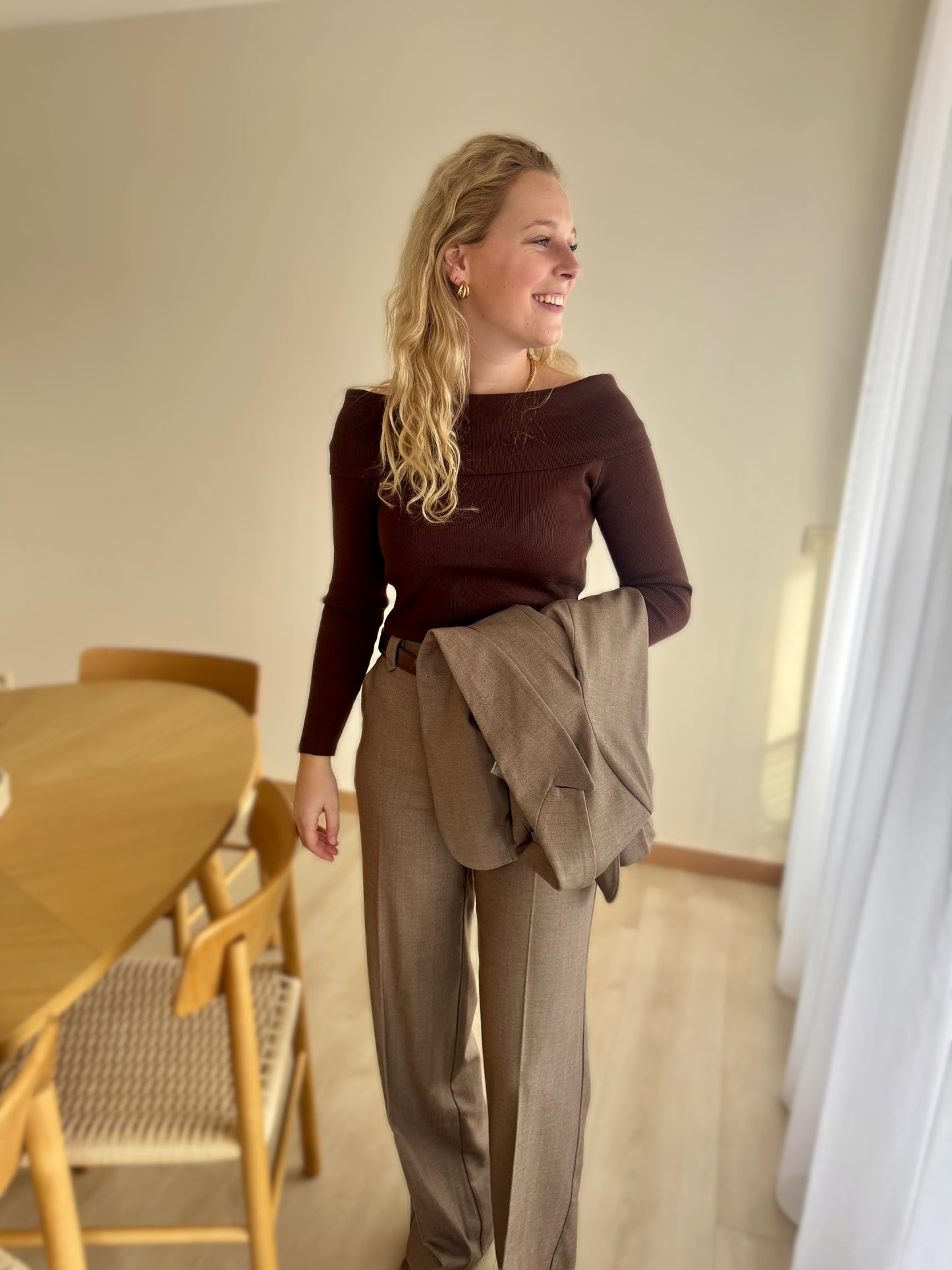 PULL OFF SHOULDER BROWN